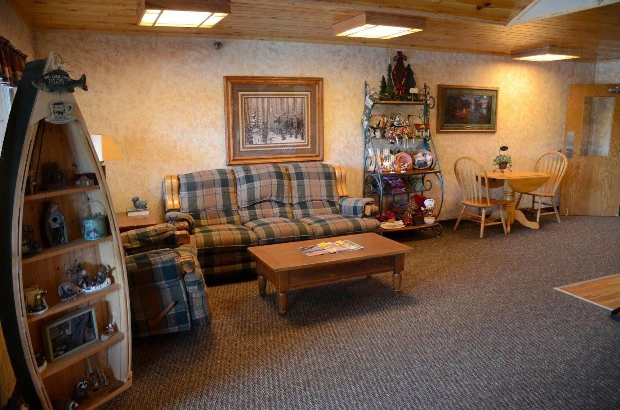 Chicaugon Lake Inn Gaastra Zewnętrze zdjęcie