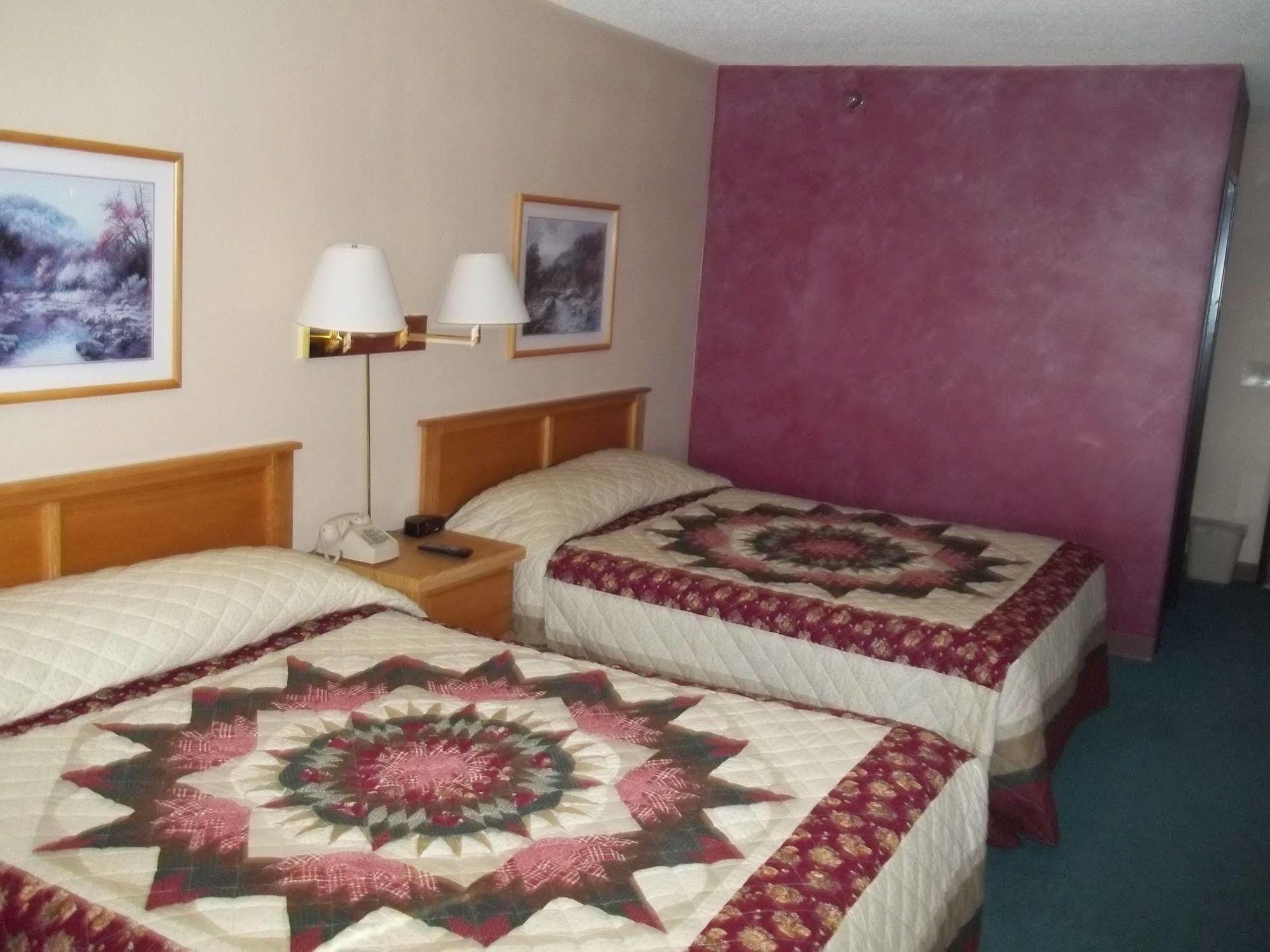 Chicaugon Lake Inn Gaastra Zewnętrze zdjęcie