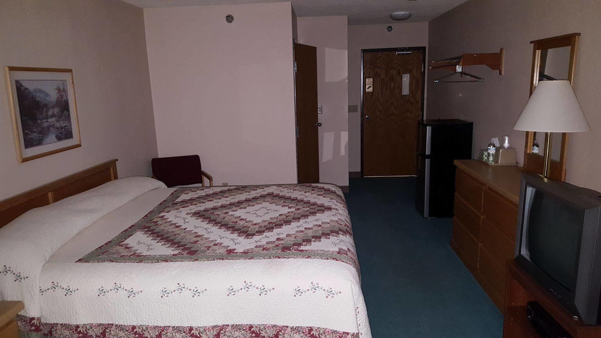 Chicaugon Lake Inn Gaastra Zewnętrze zdjęcie